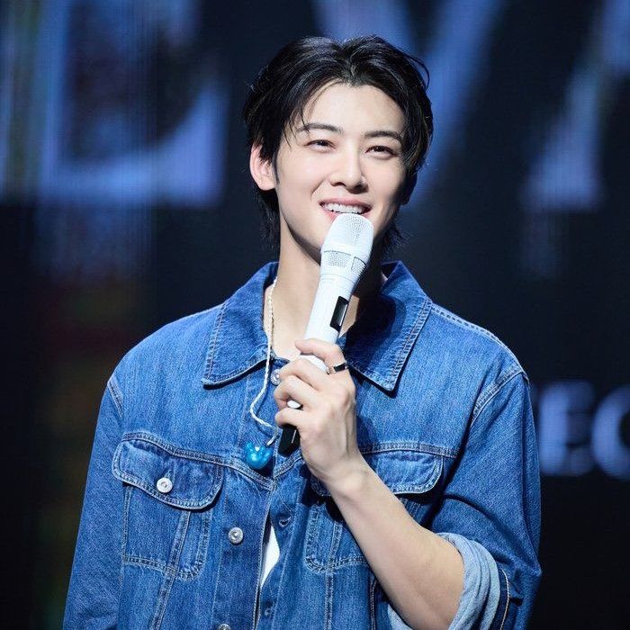 粉丝拍下的车银优瞬间