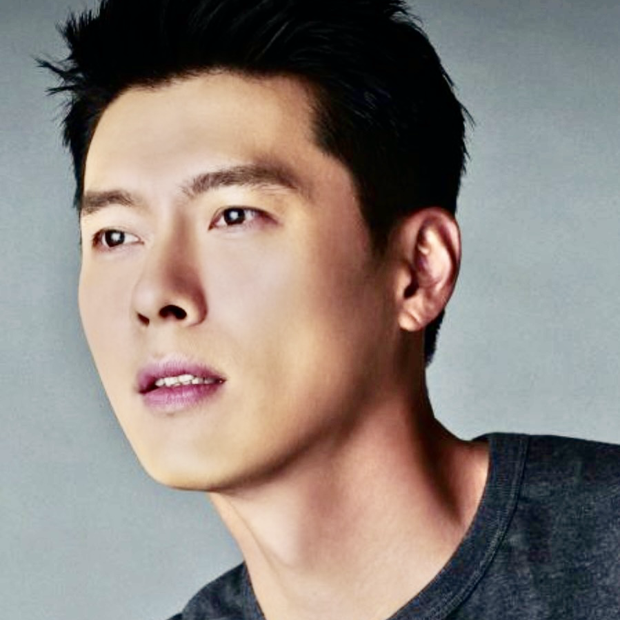A moment captured by a fan of Hyun Bin
