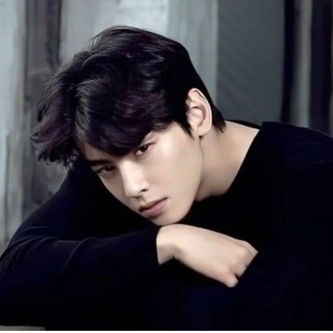 A moment captured by a fan of Cha Eunwoo