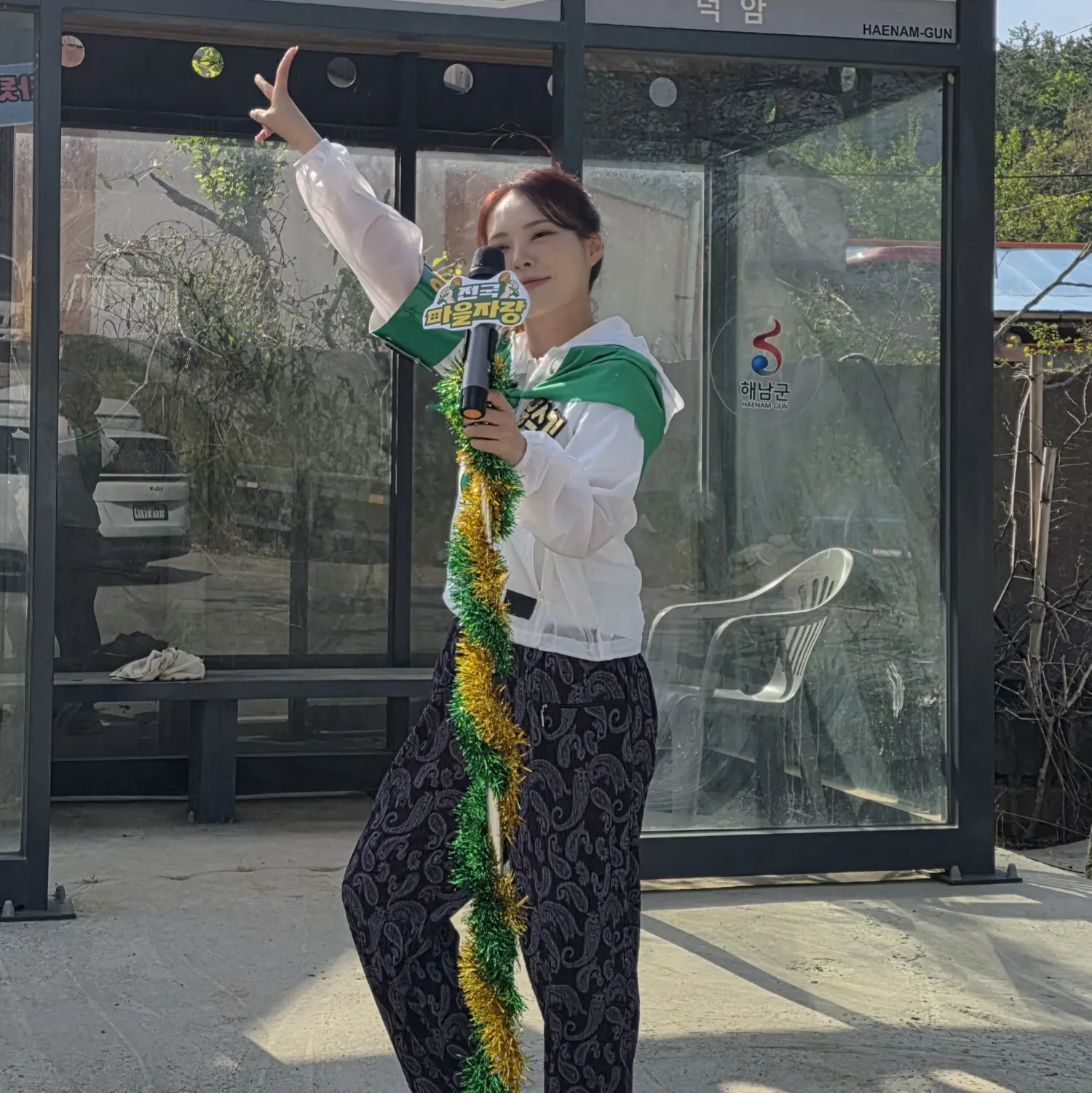 Behind-the-scenes cut of Miss Kim