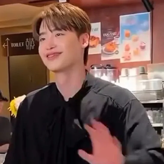 Behind-the-scenes cut of Lee Jongsuk