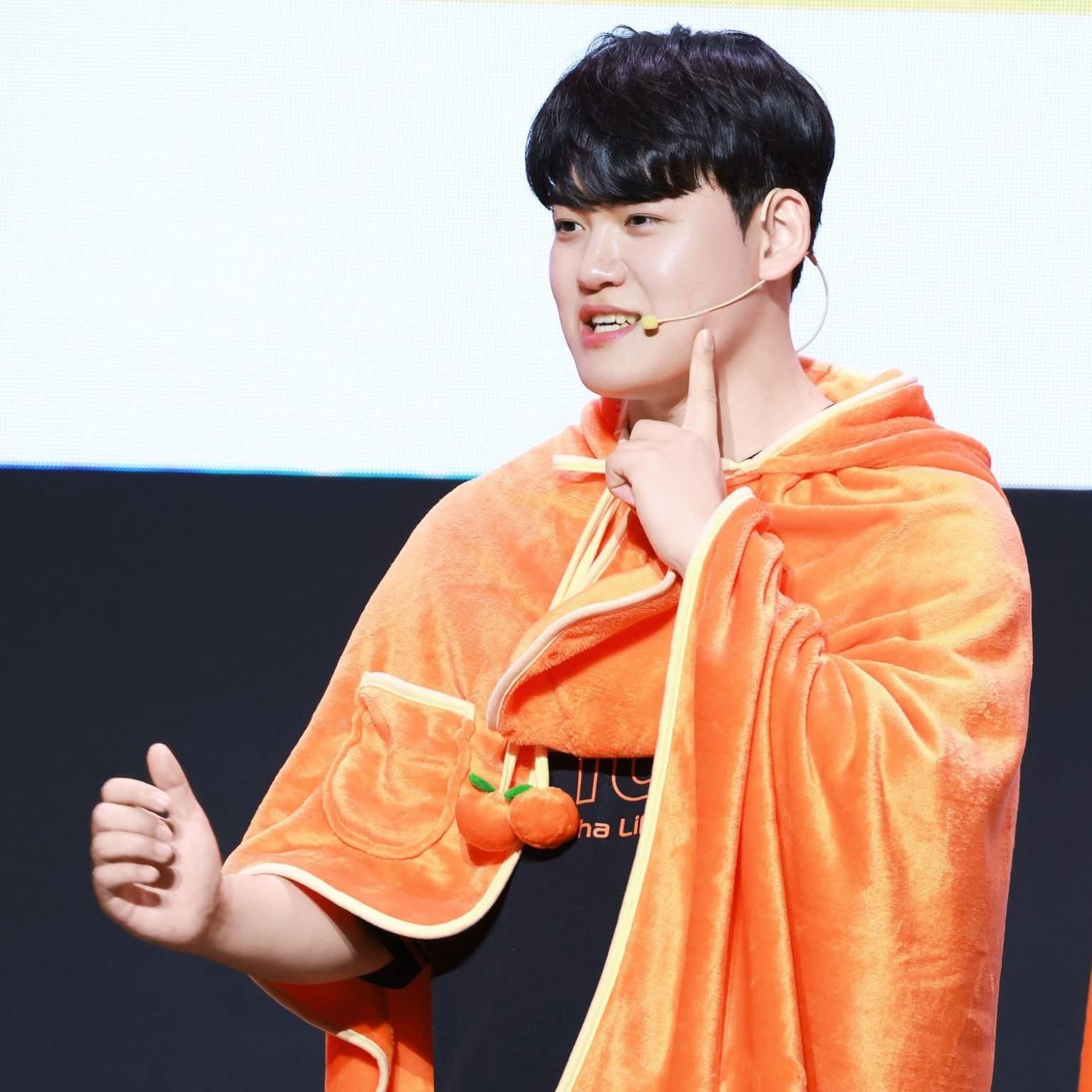 Behind-the-scenes cut of Gumayusi