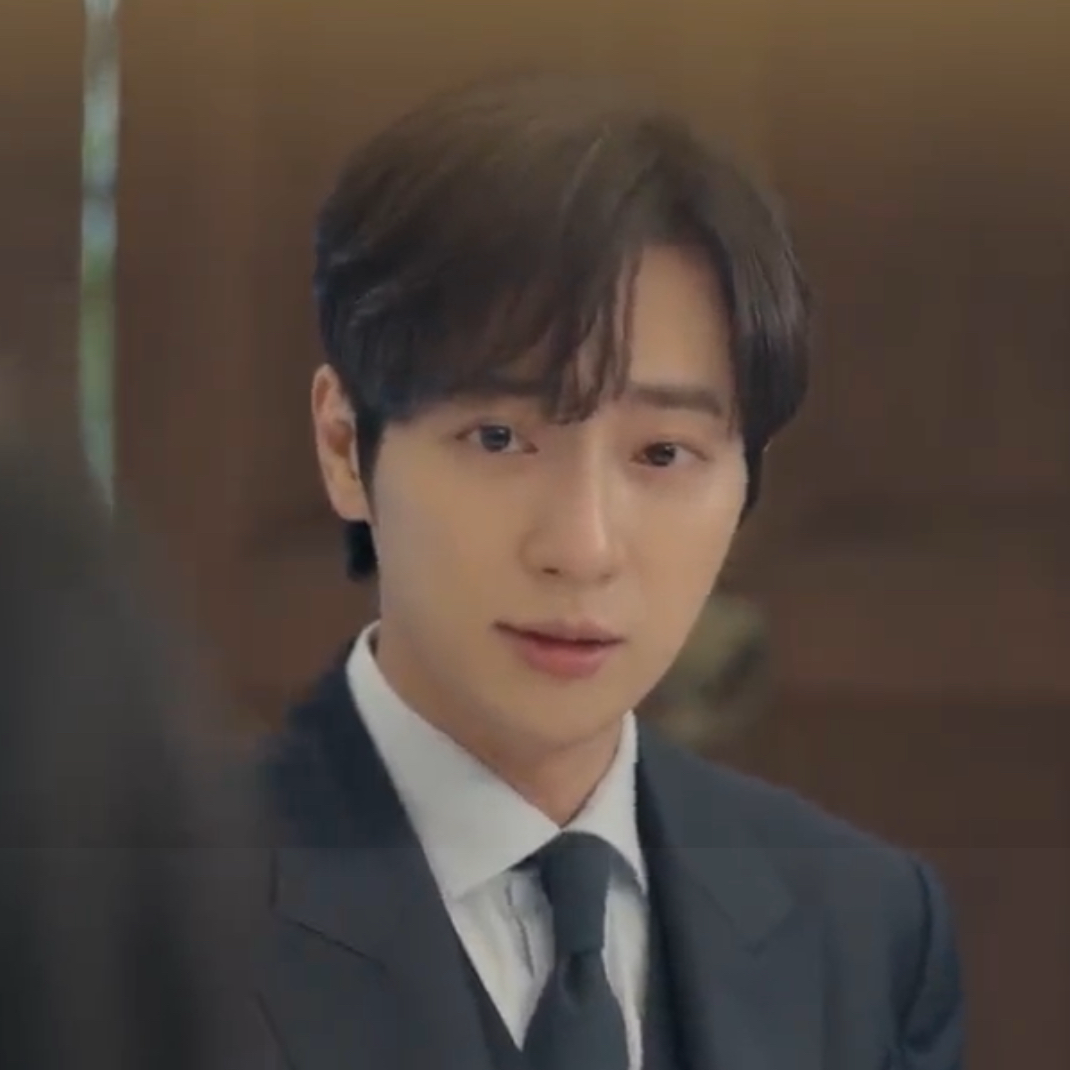 A moment captured by a fan of Lee Sangyeob