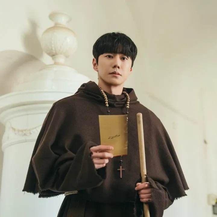 Recent activity shot of Lee Junyoung