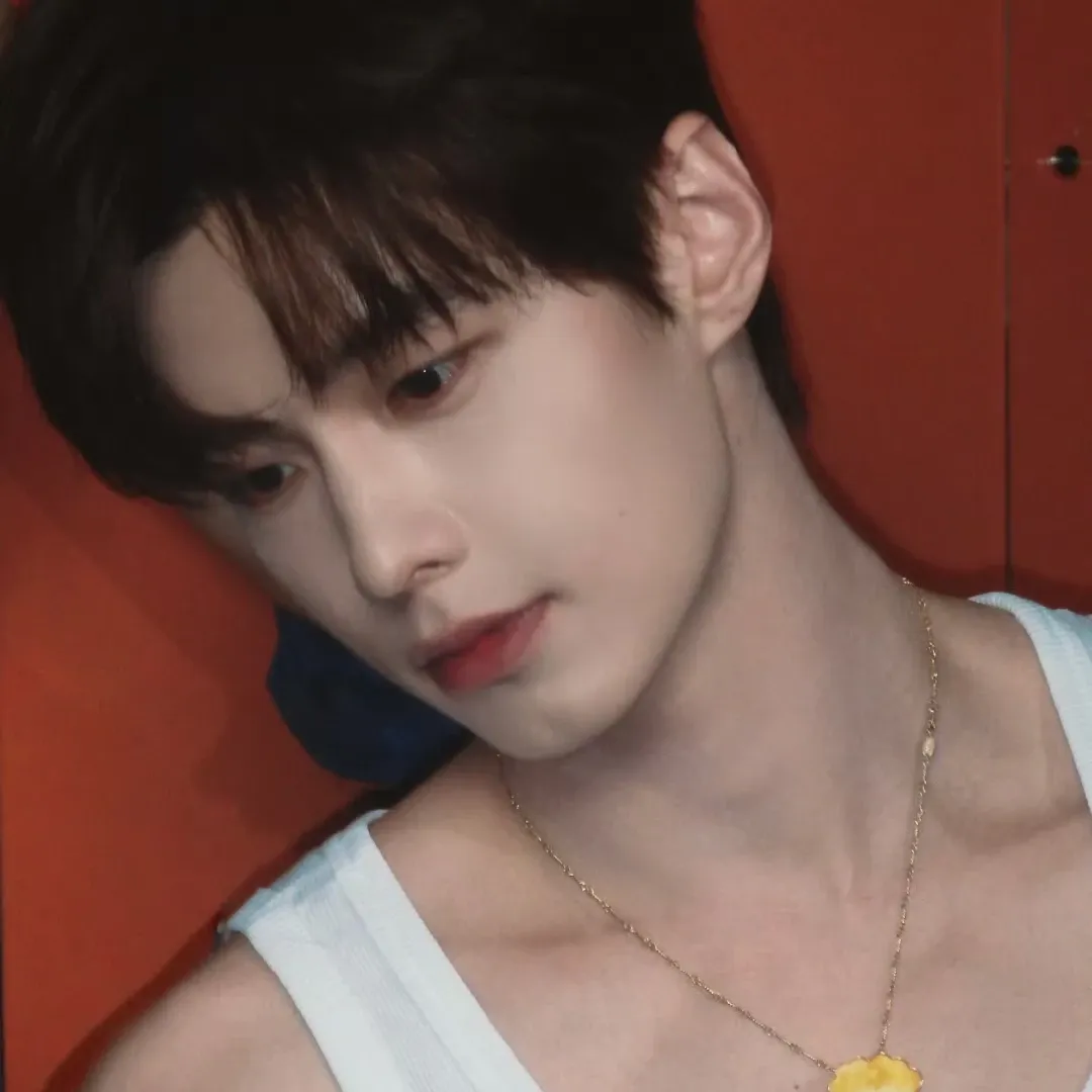 Behind-the-scenes cut of He Yu
