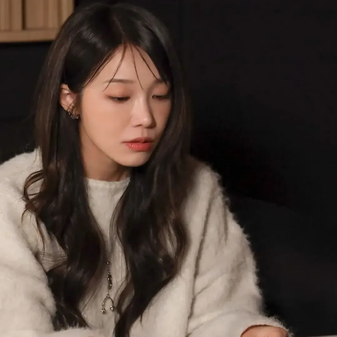 Behind-the-scenes cut of Jung Eunji