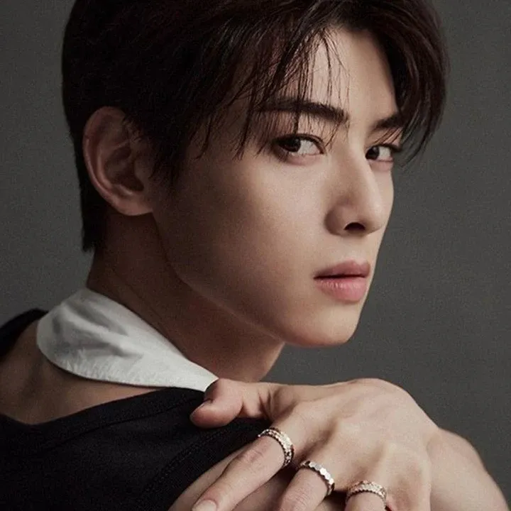 Latest photo of Cha Eunwoo