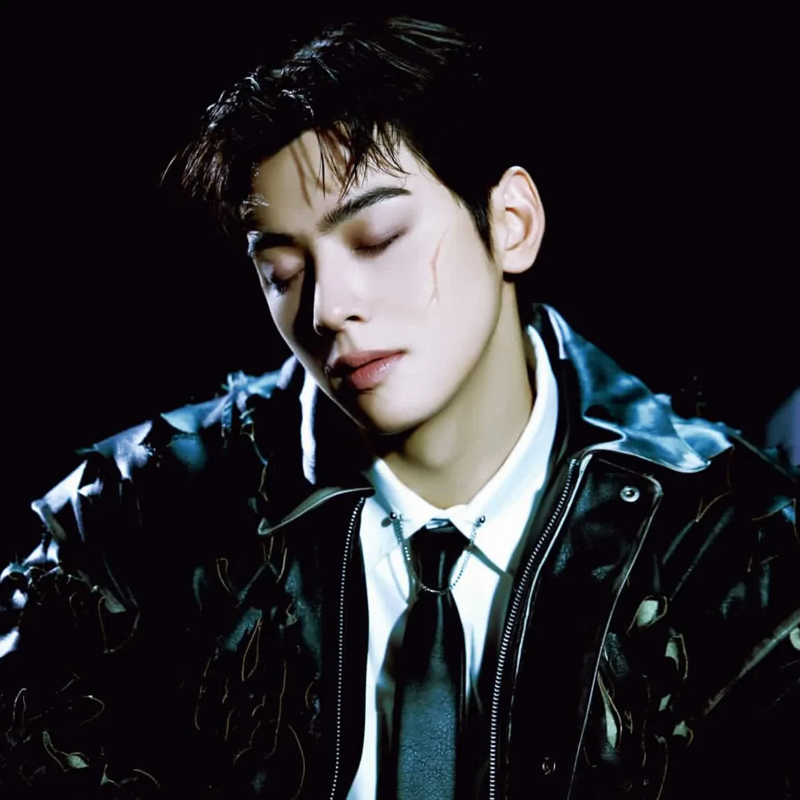 Recent activity shot of Cha Eunwoo
