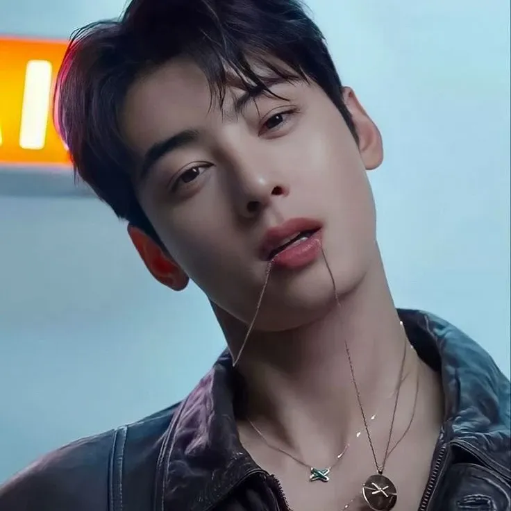 Behind-the-scenes cut of Cha Eunwoo
