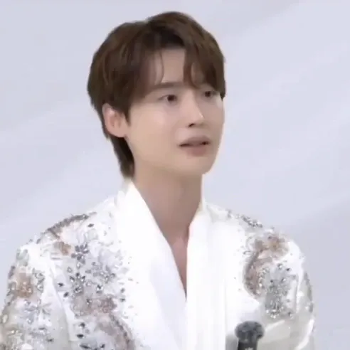 Recent activity shot of Lee Jongsuk