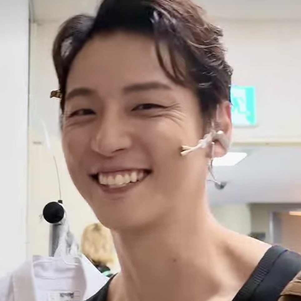 A moment captured by a fan of Yoon Shiyoon