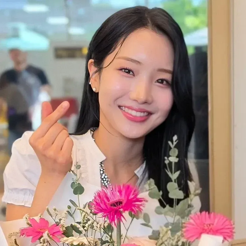 Behind-the-scenes cut of Kim Soyeon (2004)