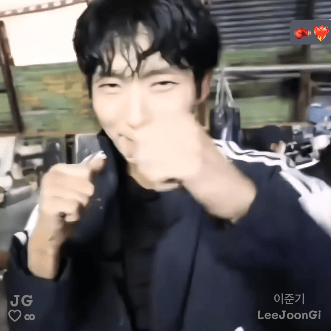 A moment captured by a fan of Lee Joongi