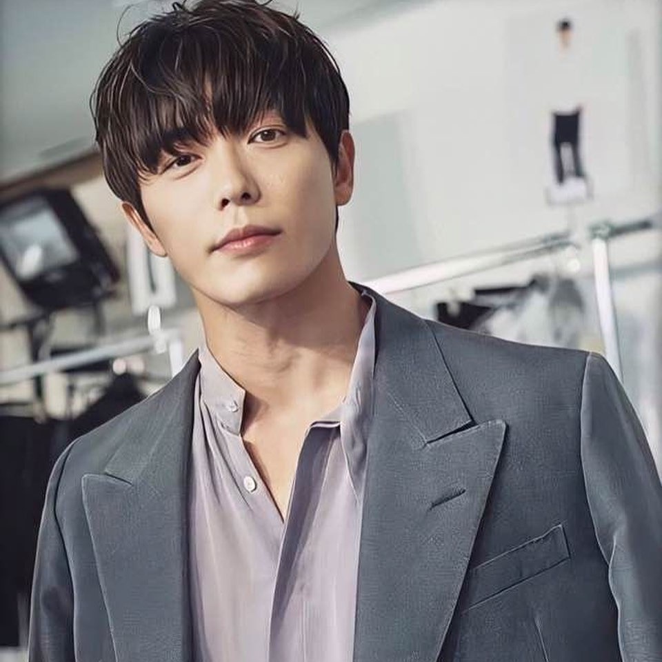 Behind-the-scenes cut of Kim Jaewook