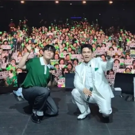 A moment captured by a fan of Cheonrokdam