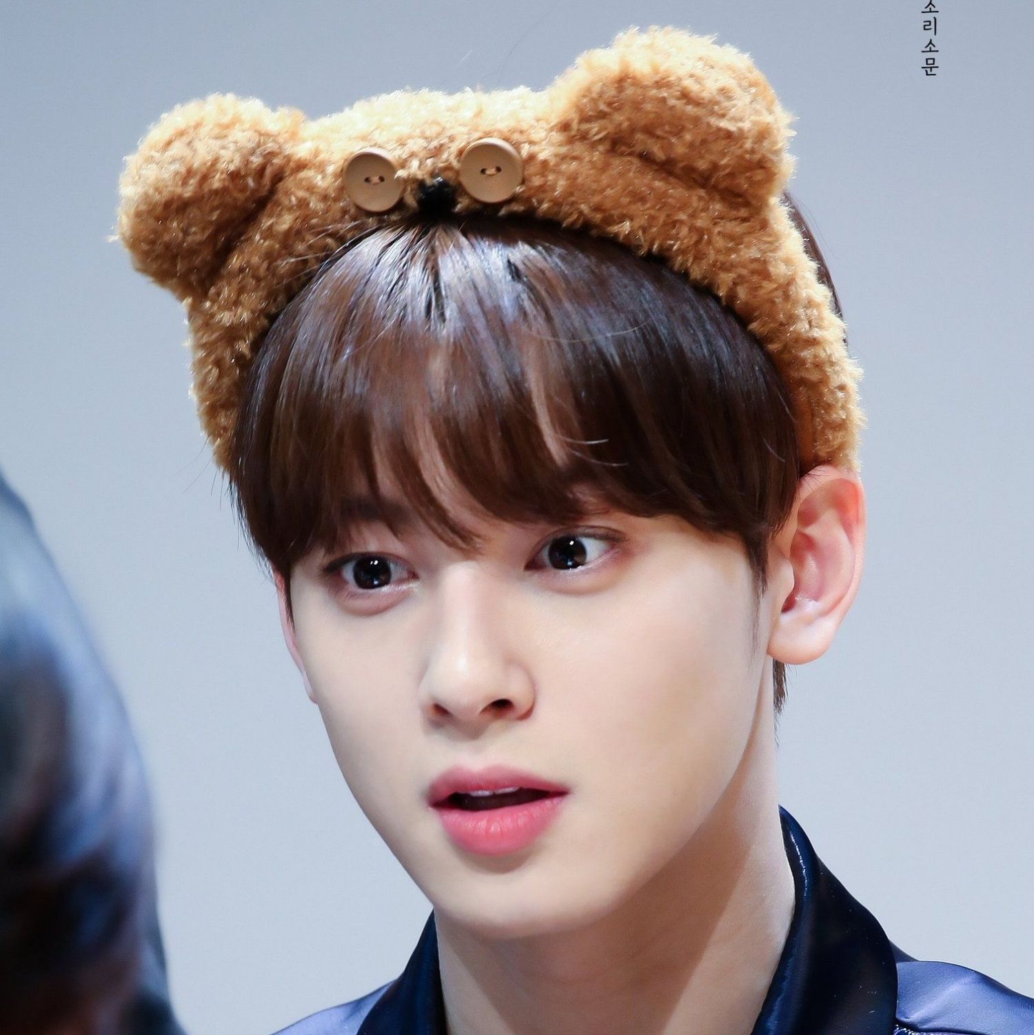 Behind-the-scenes cut of Cha Eunwoo