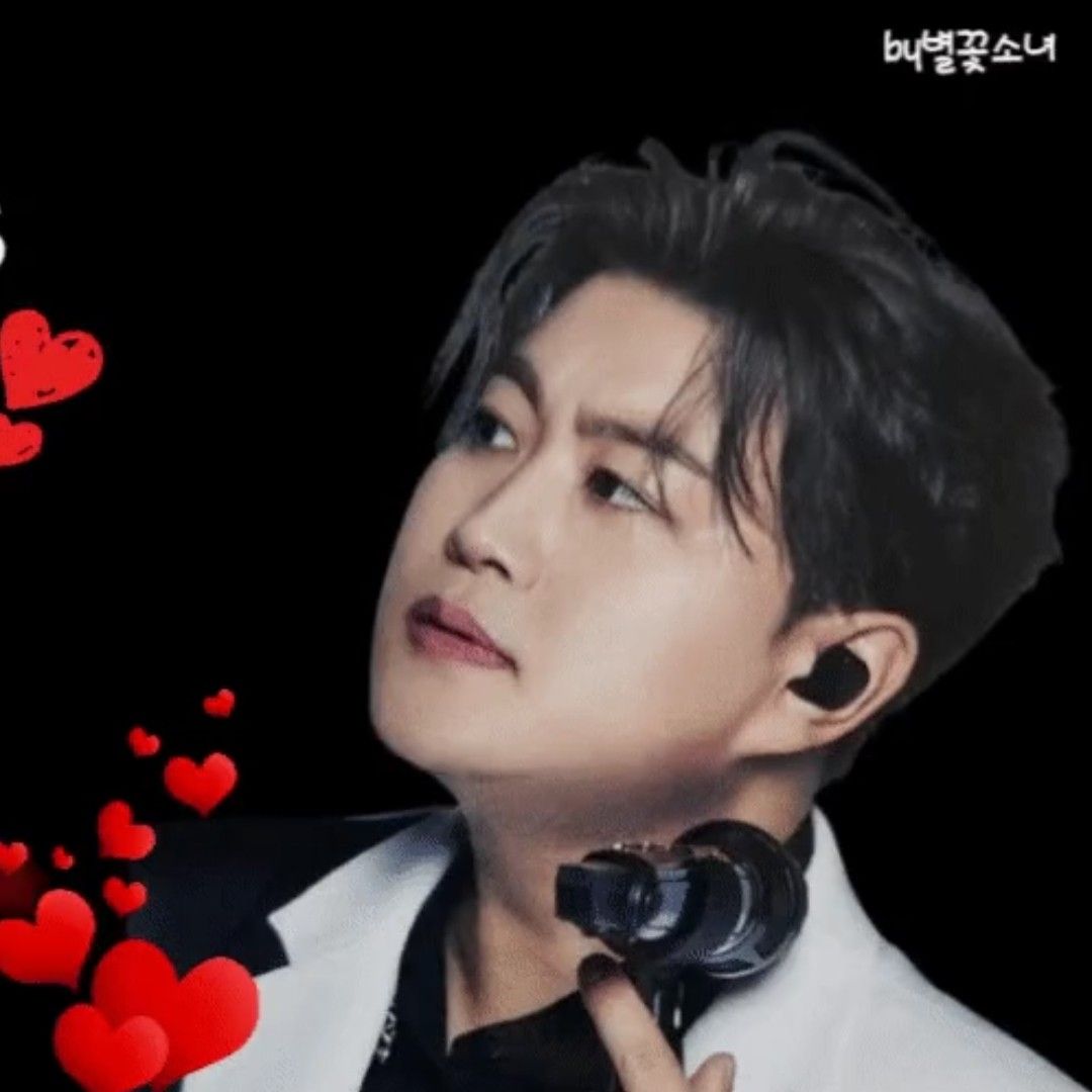 粉丝拍下的金浩中瞬间