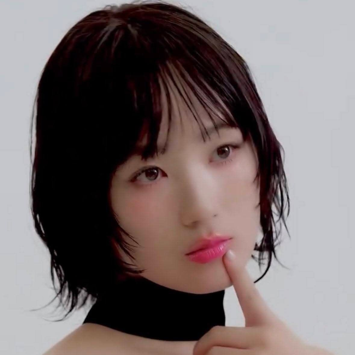 Behind-the-scenes cut of Kim Hyeyoon