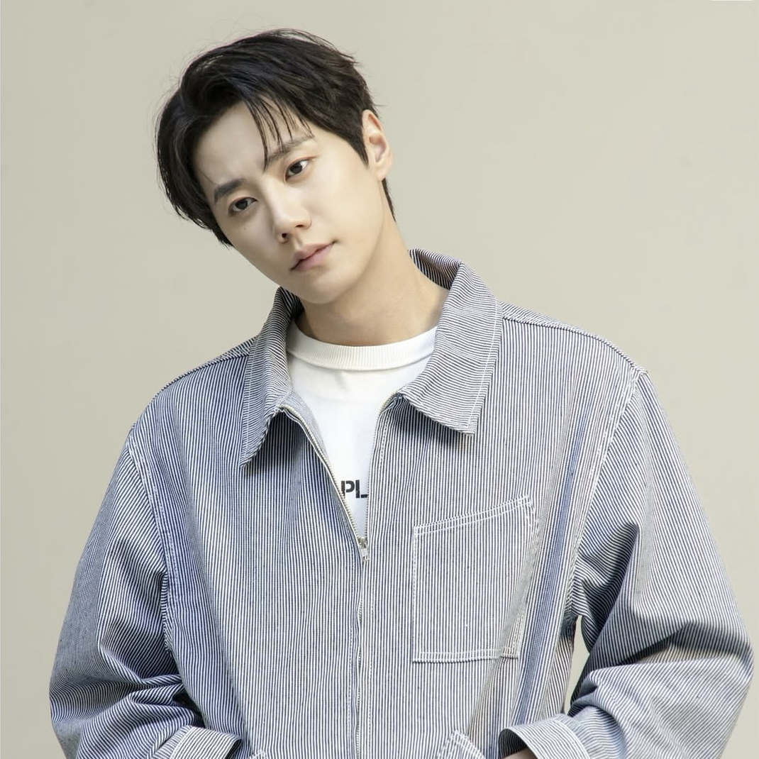 Behind-the-scenes cut of Lee Junyoung