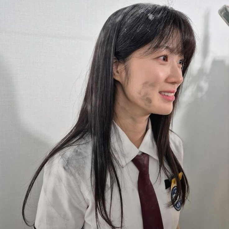 Latest photo of Kim Hyeyoon