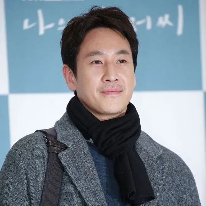 Behind-the-scenes cut of Lee Sunkyun