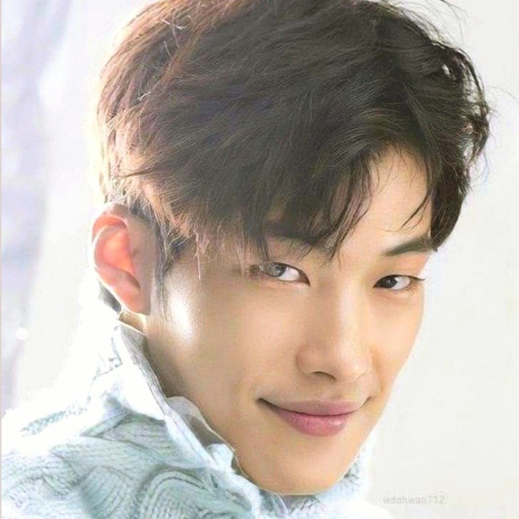 A moment captured by a fan of Woo Dohwan