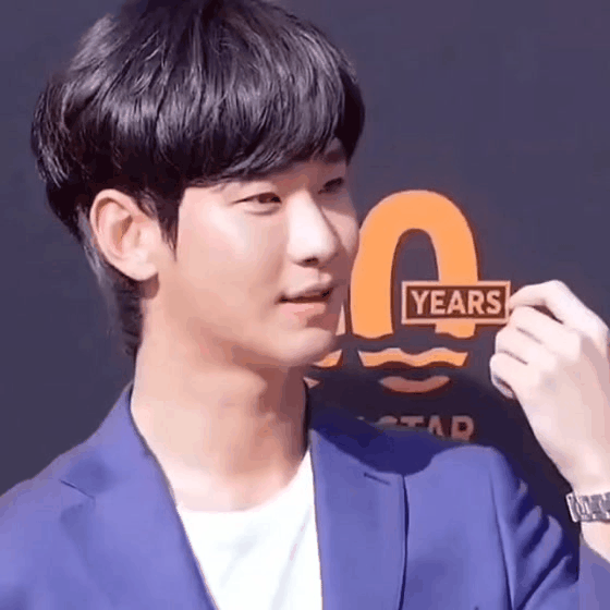 金秀賢的最新照片