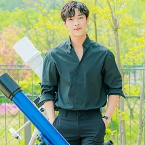 A moment captured by a fan of Woo Dohwan