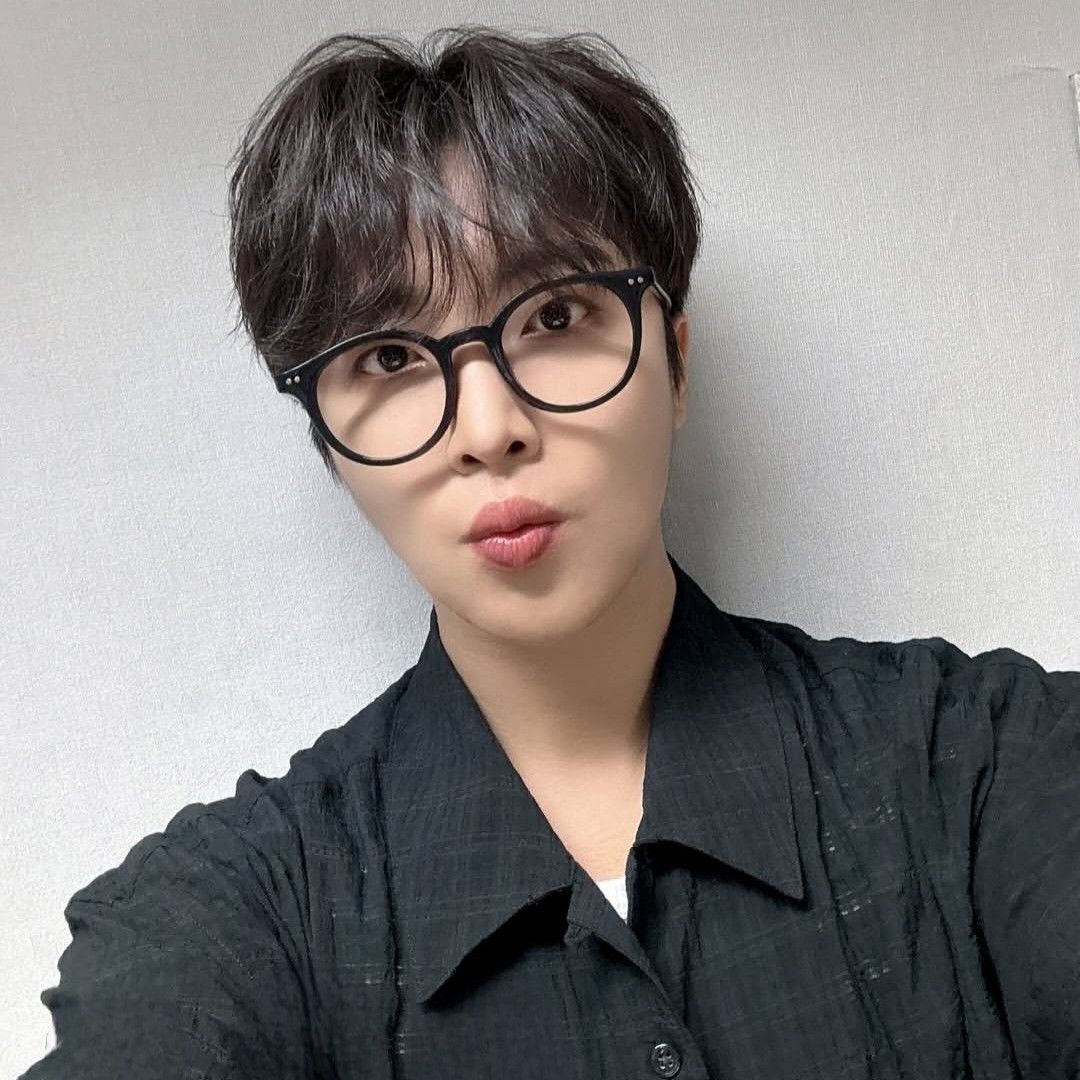 A moment captured by a fan of Hwang Yunsung