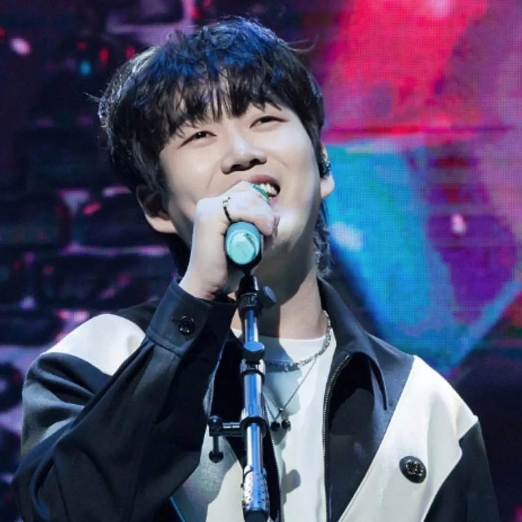 A moment captured by a fan of Hwang Youngwoong
