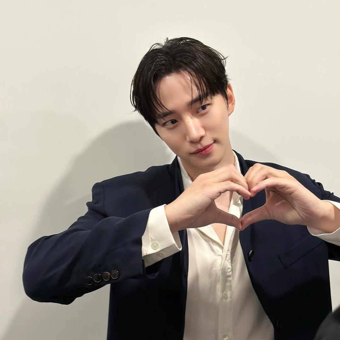 イ・ジュノの最近の活動ショット