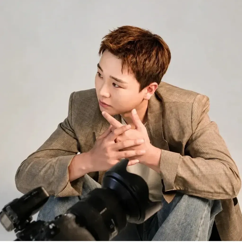 Recent activity shot of Song Minjun