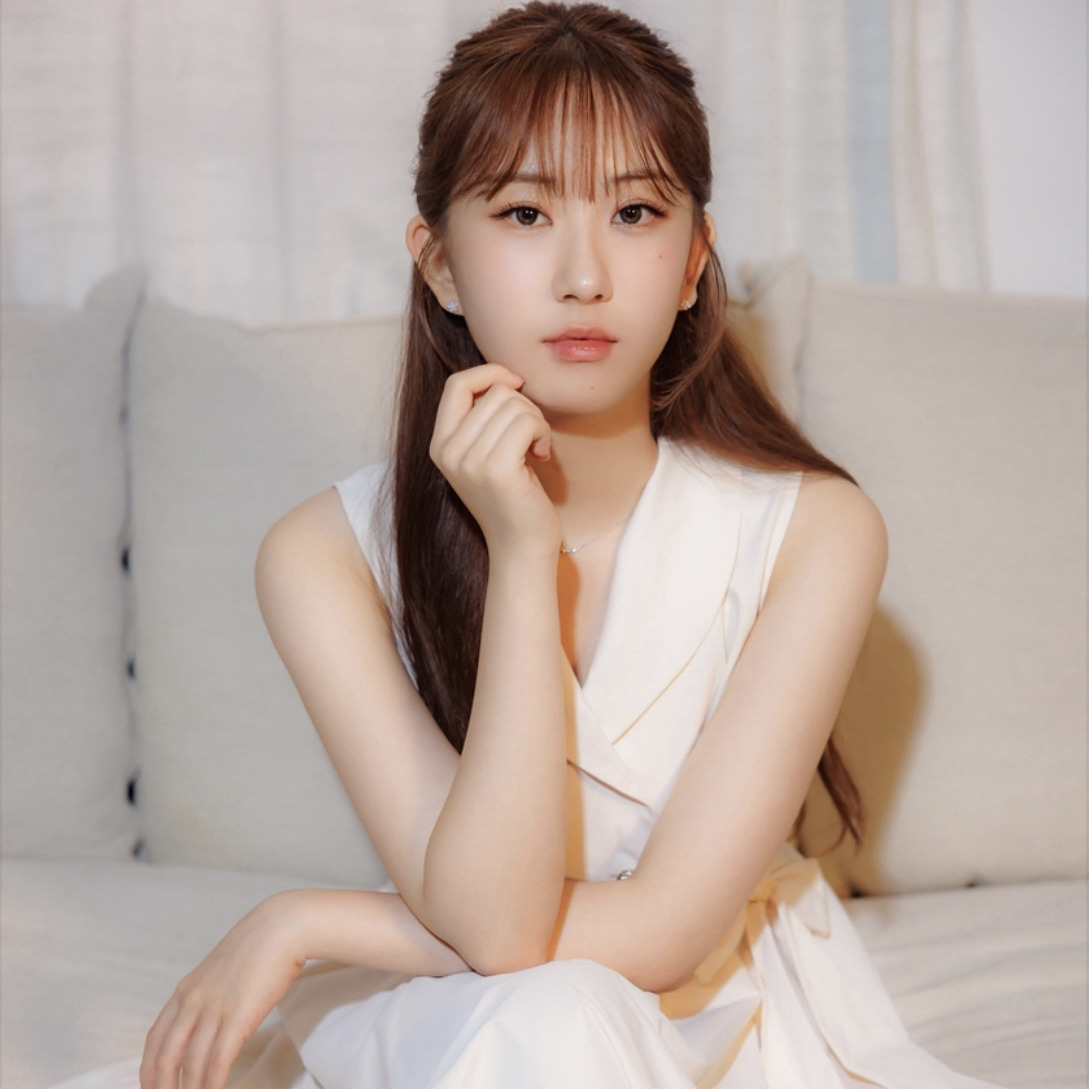 チョン・ユジンの最近の活動ショット