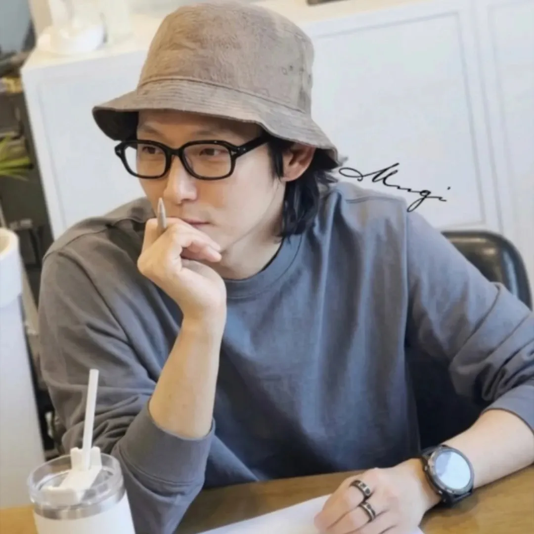 Behind-the-scenes cut of Lee Joongi