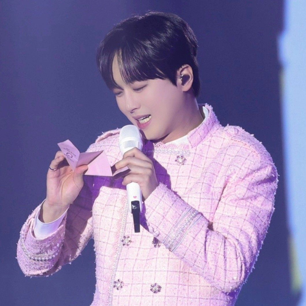 Behind-the-scenes cut of Lee Chanwon