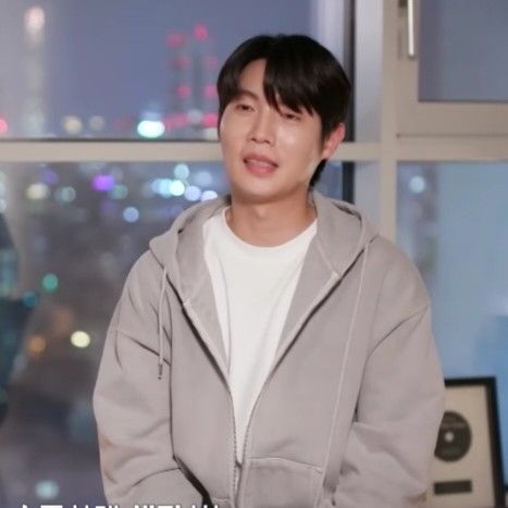 Latest photo of Son Taejin