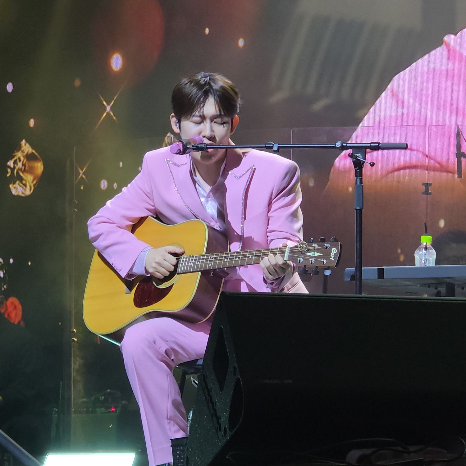 Behind-the-scenes cut of Jinuk