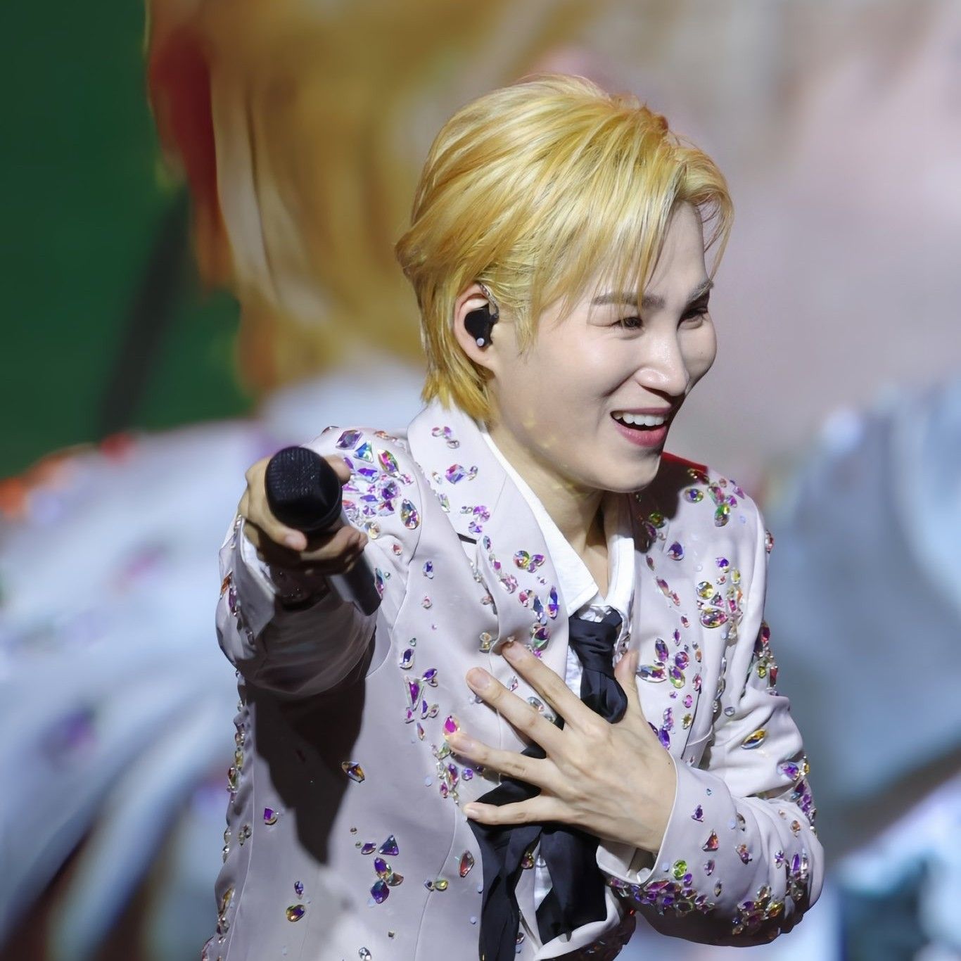 粉丝拍下的金熙栽瞬间