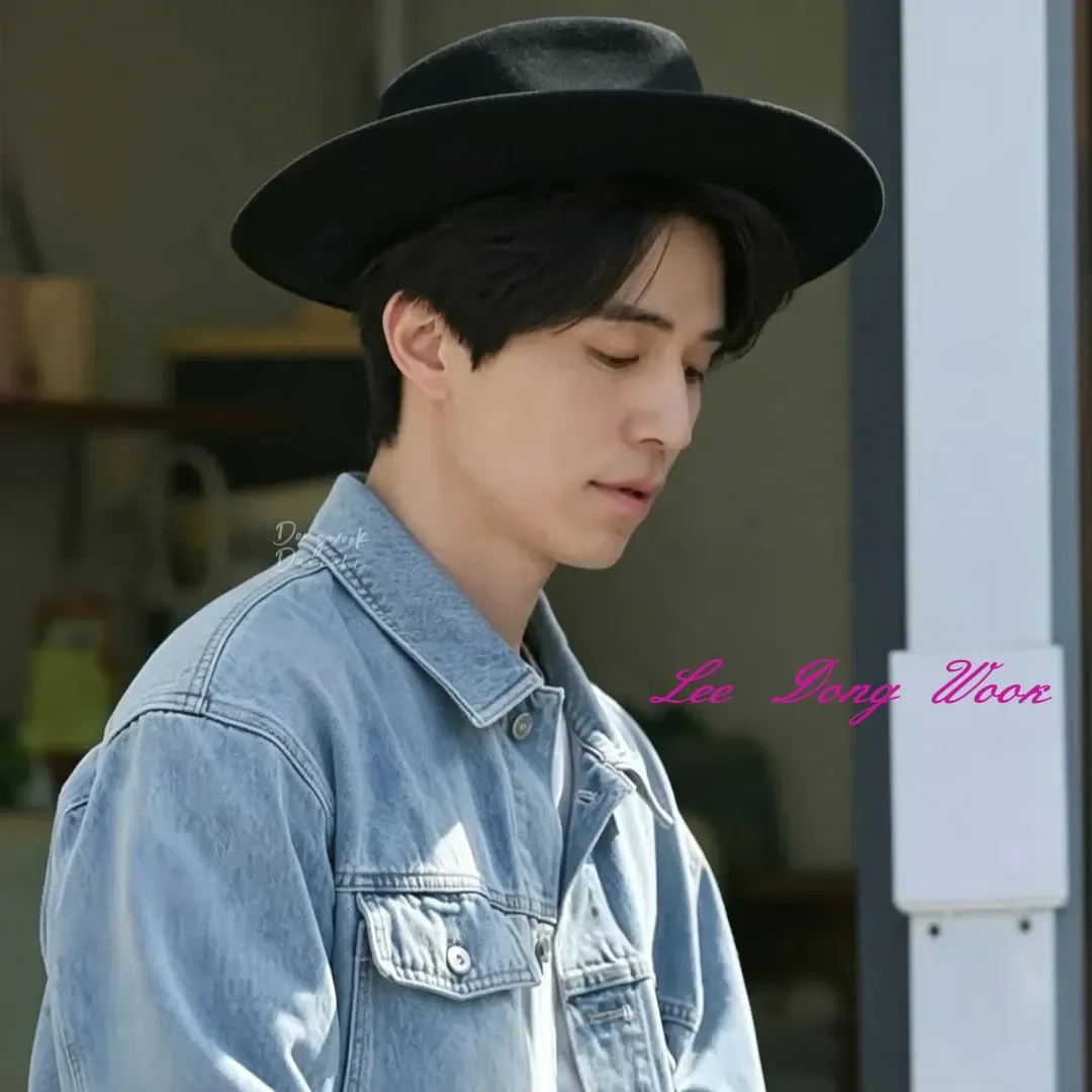 Recent activity shot of Lee Dongwook