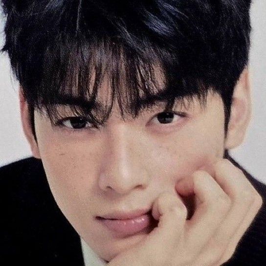 Recent activity shot of Cha Eunwoo