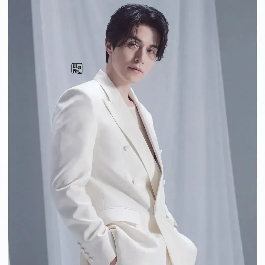 A moment captured by a fan of Lee Dongwook