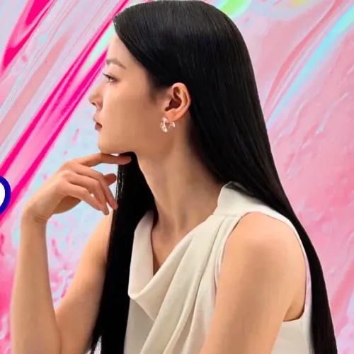 Behind-the-scenes cut of Kim Youjung