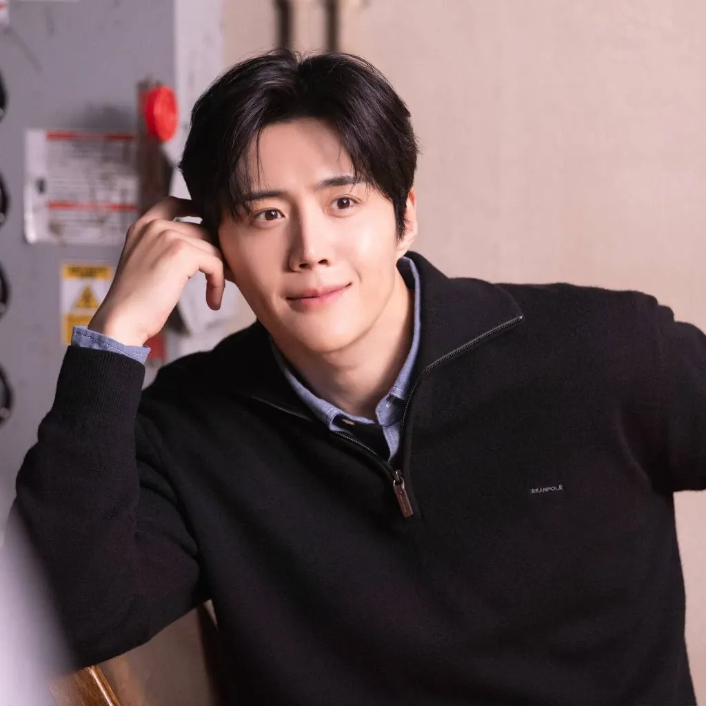 Behind-the-scenes cut of Kim Seonho