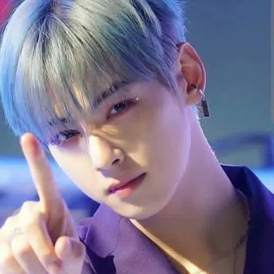 Behind-the-scenes cut of Cha Eunwoo