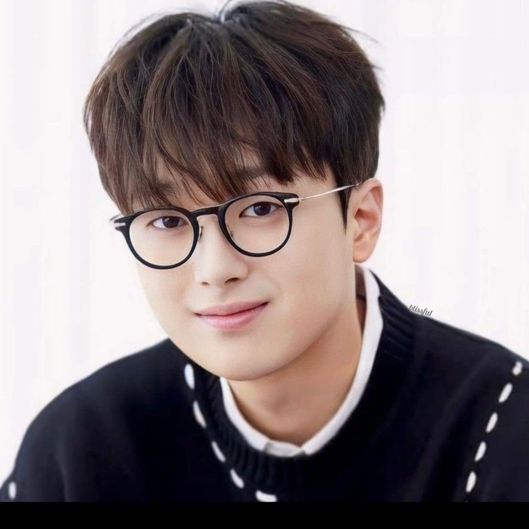 Behind-the-scenes cut of Lee Chanwon