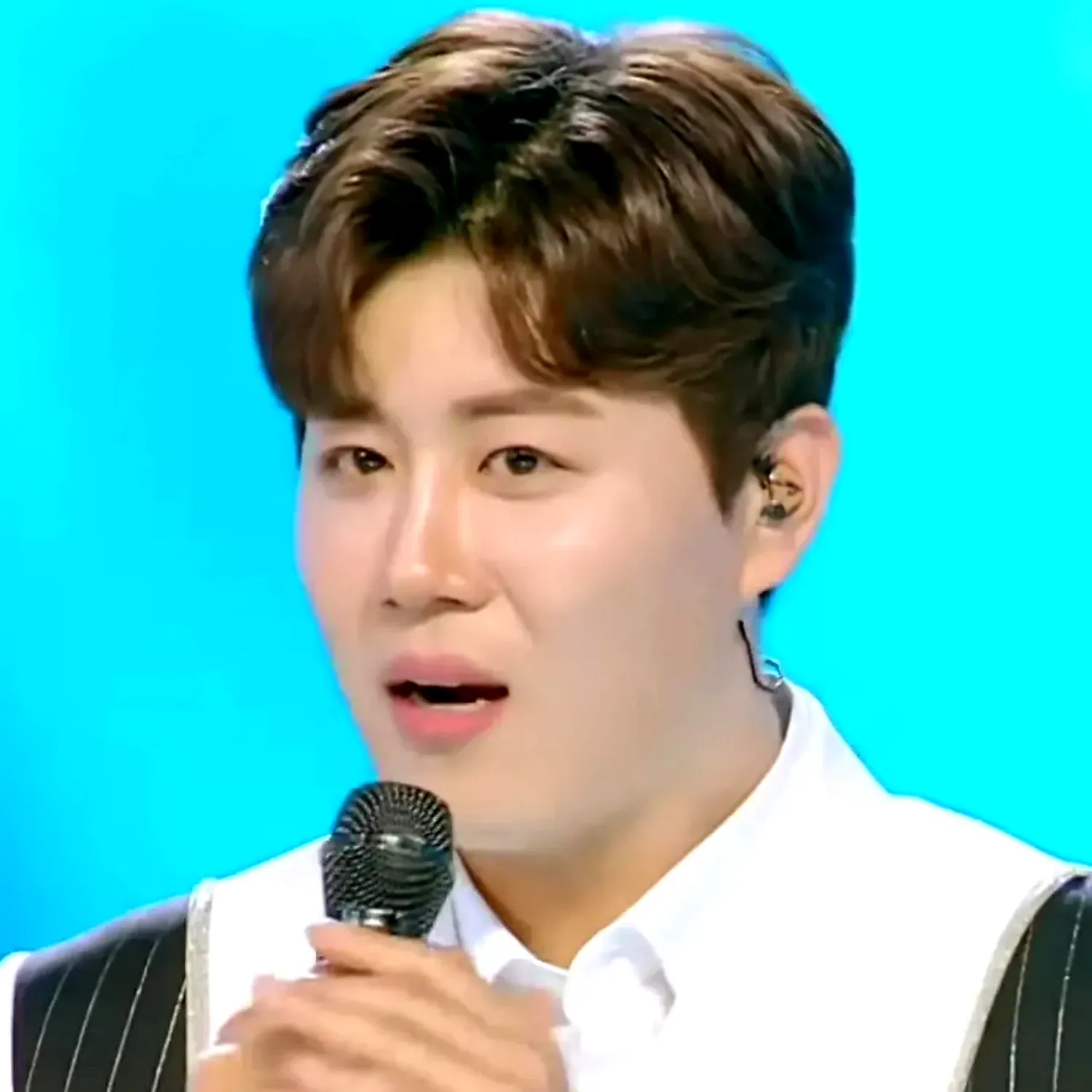 진해성의 비하인드 컷