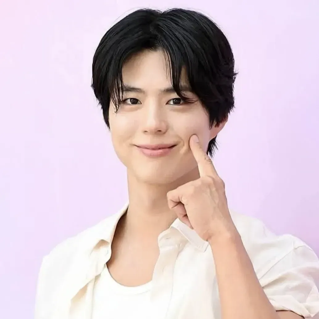 Behind-the-scenes cut of Park Bogum