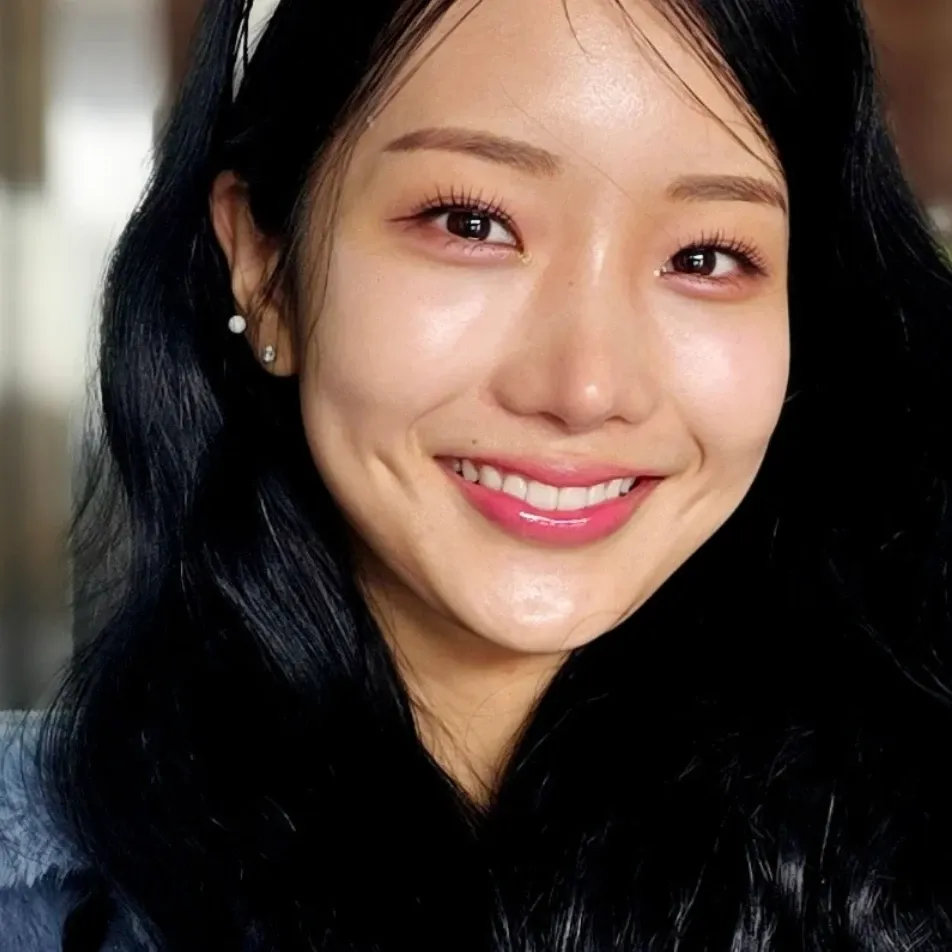 Recent activity shot of Kim Soyeon (2004)