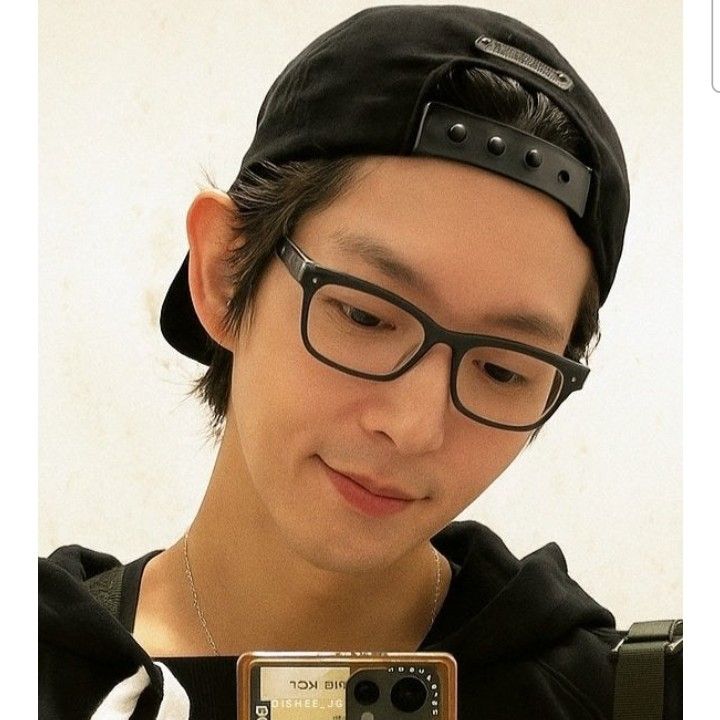 Behind-the-scenes cut of Lee Joongi