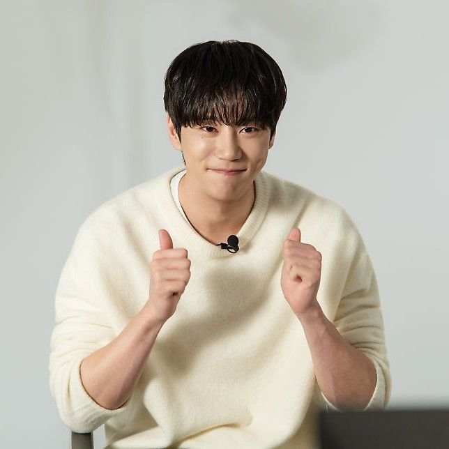 Behind-the-scenes cut of Lee Junyoung